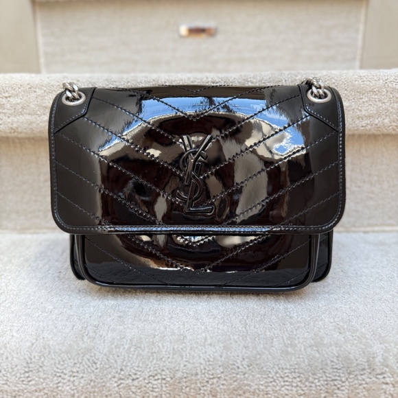 YSL Saint Laurent Patent Matelasse Monogram Medium Niki Chain Satchel Black - Picture 2 of 15